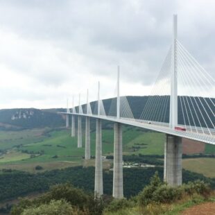 The A75 – An exciting tour through central France